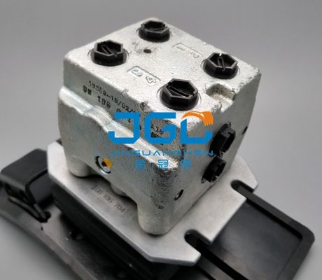 SY55 SY65 SY75 굴삭기 부속물 페달식 푸트 브레이크 밸브 조립체에 적용할 수 있습니다